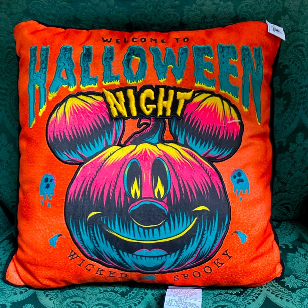 2023 Mickey Mouse pumpkin Halloween throw pillow